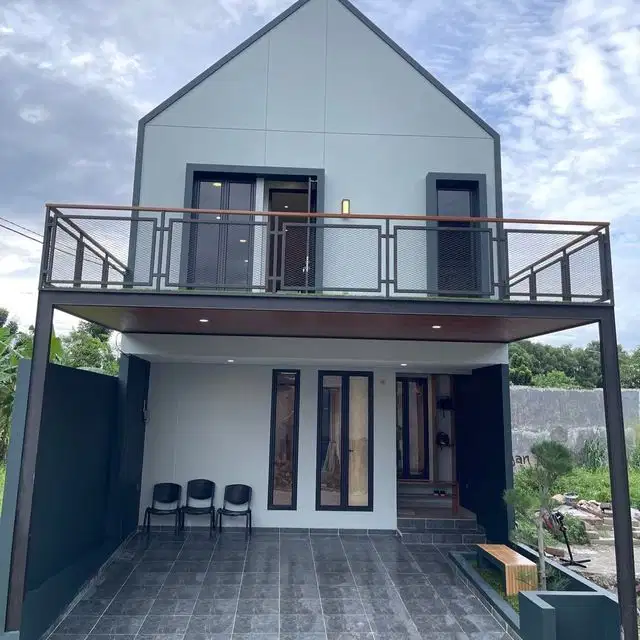 Rumah gaya Jepang modern dua lantai nyaman dan strategis di Limo Depok