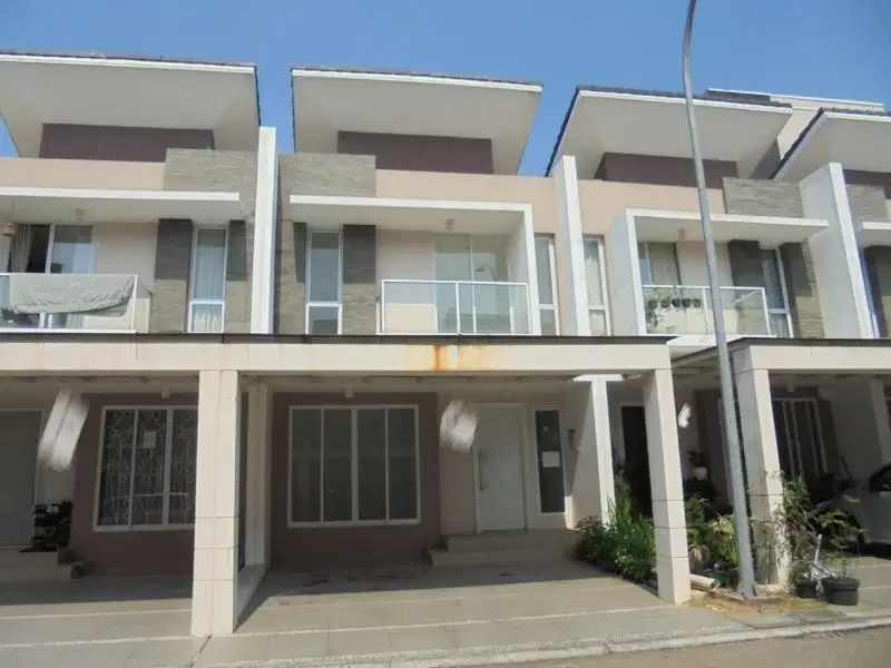 Rumah di cluster exclusive Green Puri, dekat Green lake city