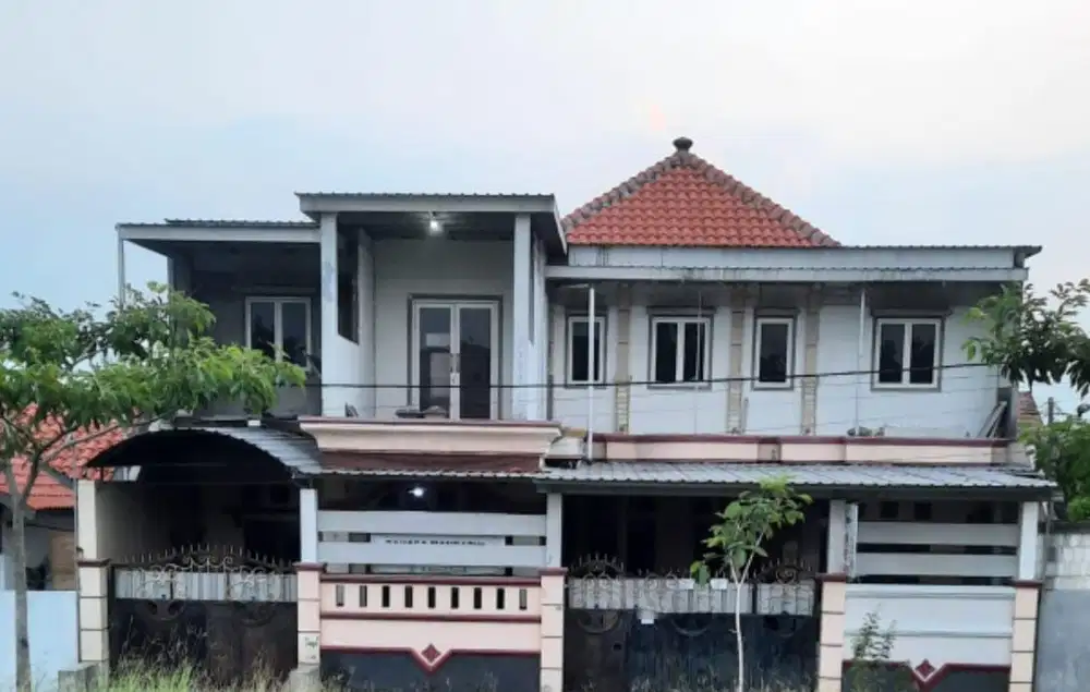 Bangunan lantai 2 tinggal finising plafon dan tembok bebas banjir area