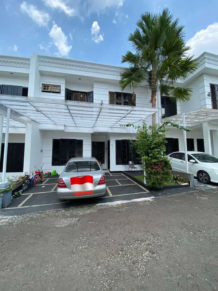 457 Townhouse 2 Lt Mewah Modern Semi Furnish di Lebak Bulus, Jakarta