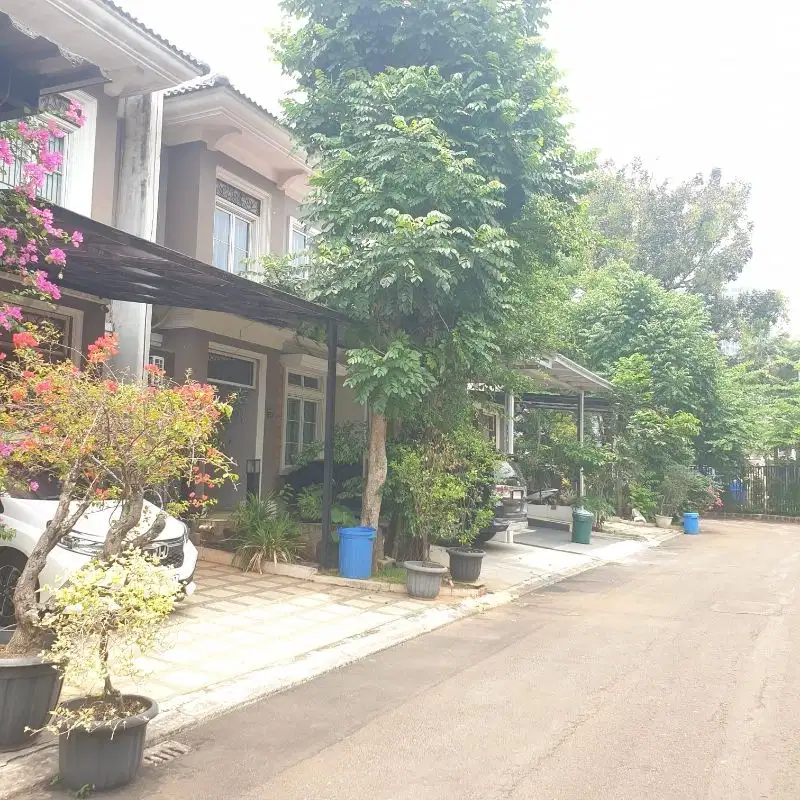 Rumah 2 Lantai. Renovasi. Siap huni.