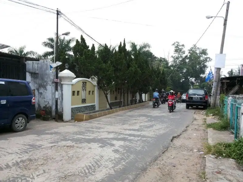 Rumah Kolam Renang dekat Sekolah Kusuma Bangsa