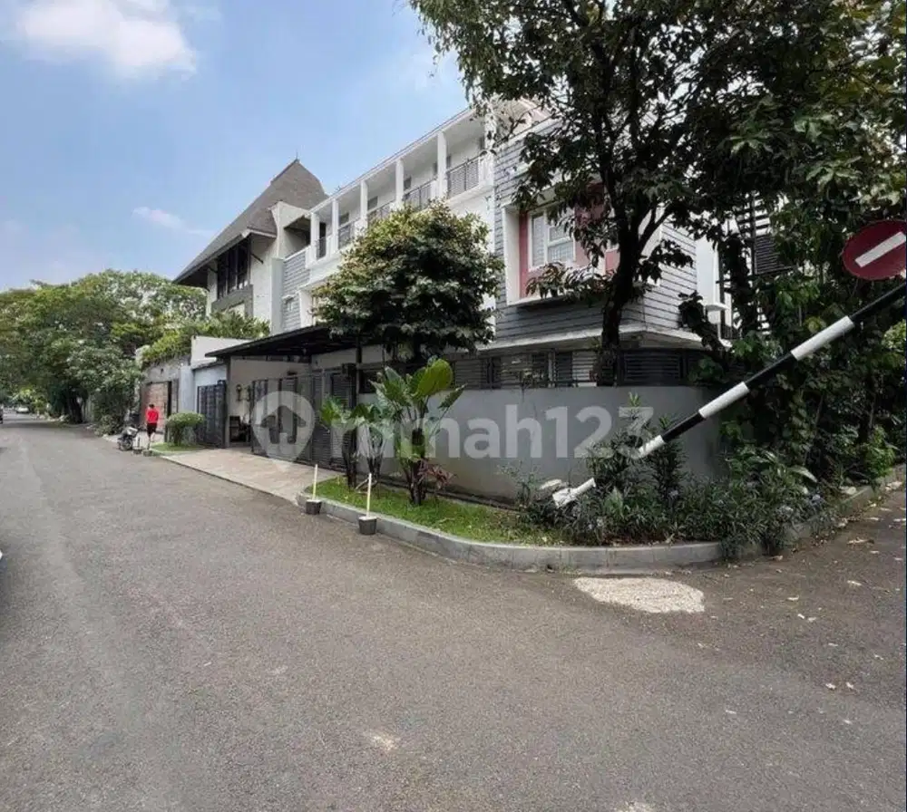 Dijual Rumah Bagus Siap Huni di Pondok Indah