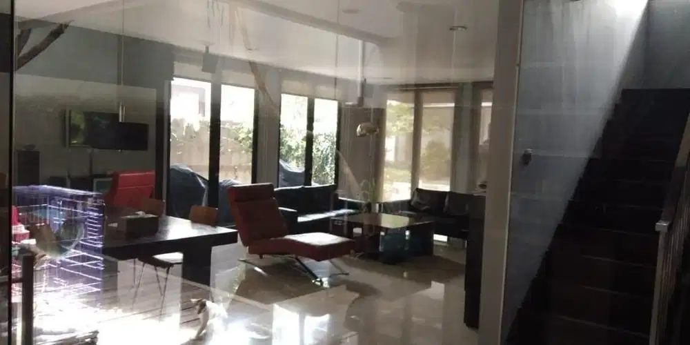 Disewa Rumah Bagus 2 Lantai + Kolam Renang di Komplek Fatmawati