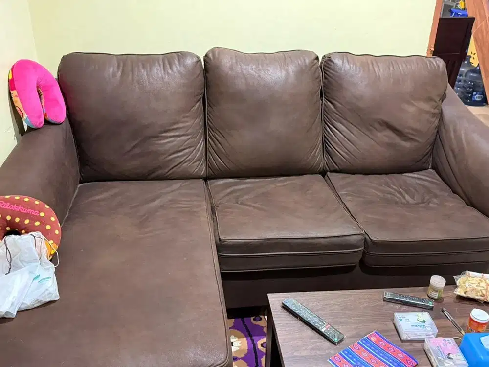 Sofa L merek Ashley bahan sweat lembut dan hangat