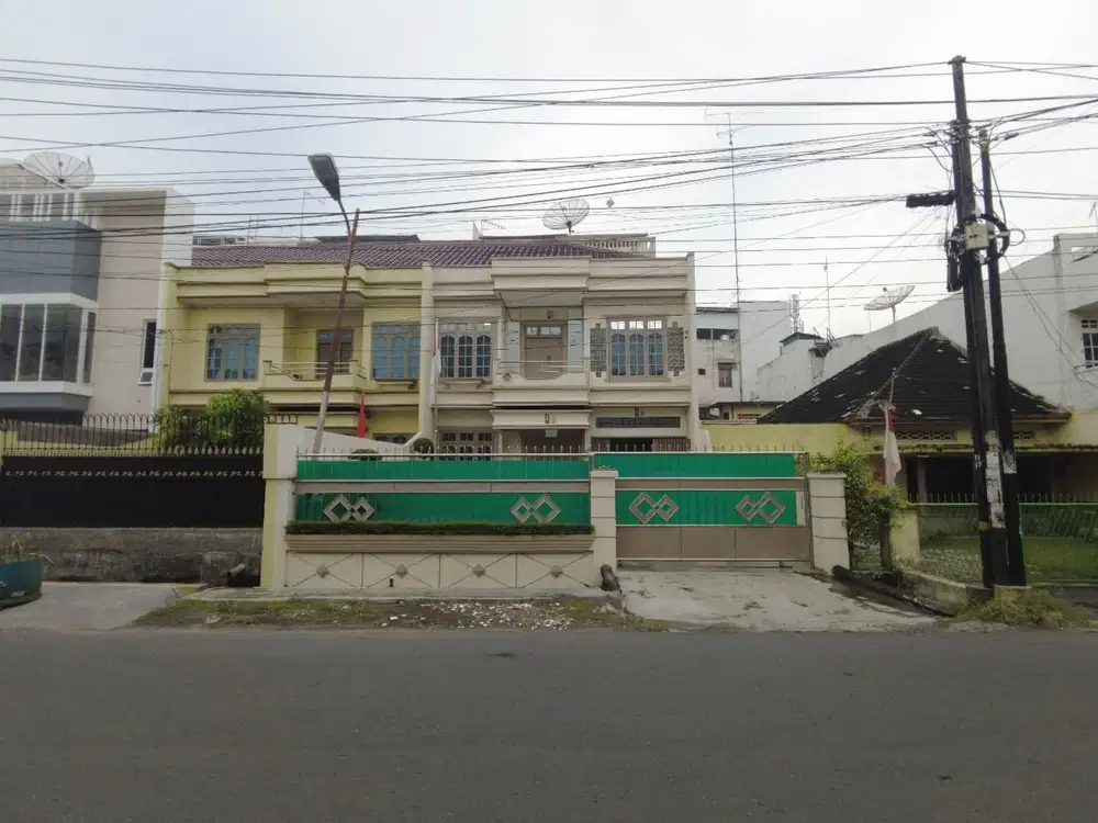 Villa di Jalan Malaka ( Dekat Madong Lubis )