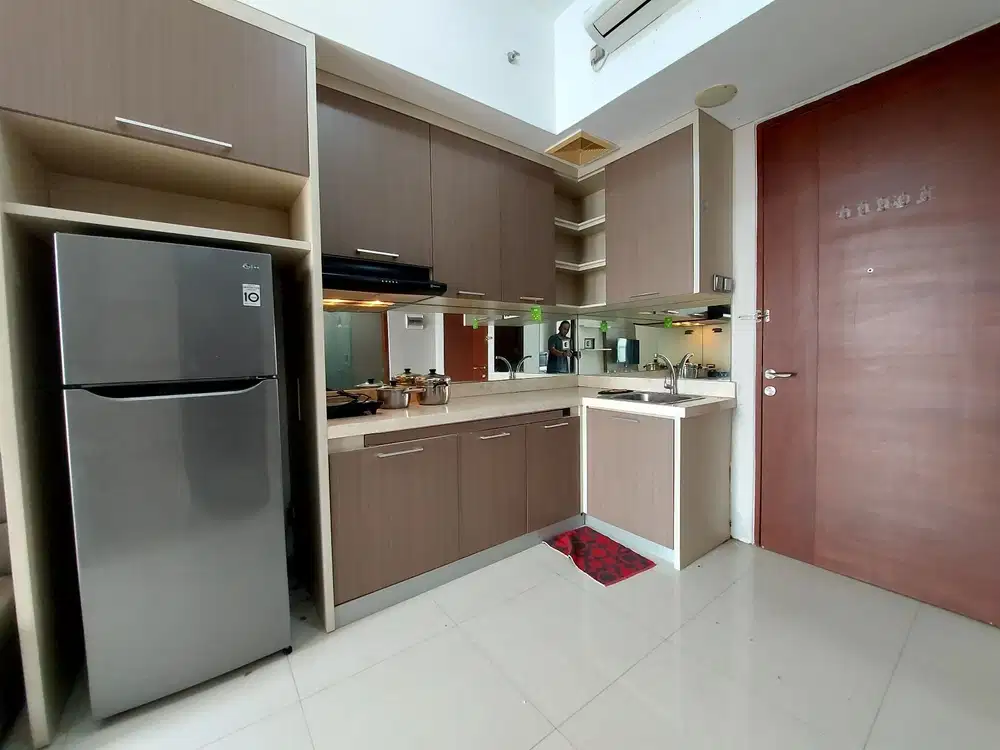 Sewa 2BR furnish Hadap Selatan Apartemen linden Marvel City Surabaya.