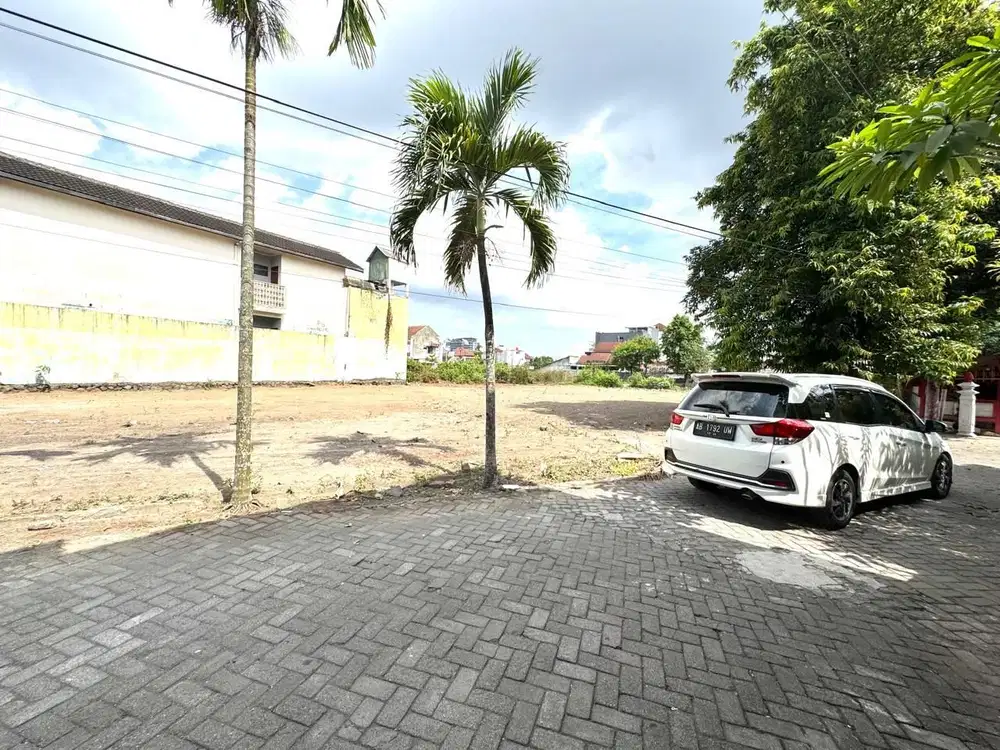 Dalam Ringroad Jogja, Selangkah Kampus UGM