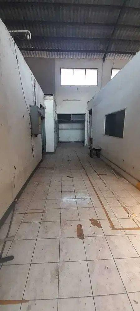 Gudang dijual hitung tanah saja di Jalan Industri