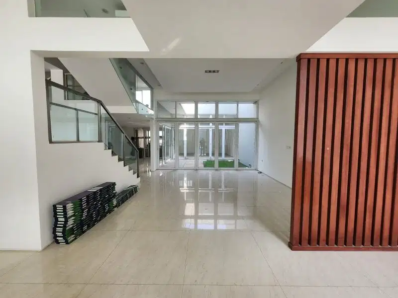 Dijual rumah mewah siap huni di Citra 6 Jakarta Barat