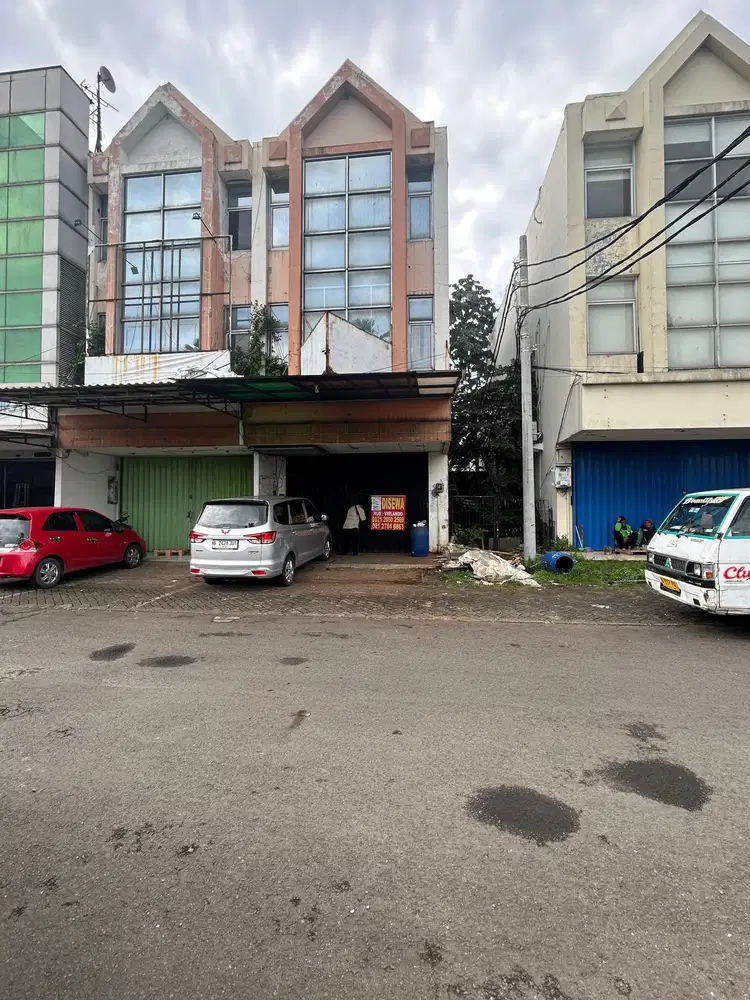 Ruko 3 lantai hadap boulevard Ruko Blok BAS, Gading Serpong
