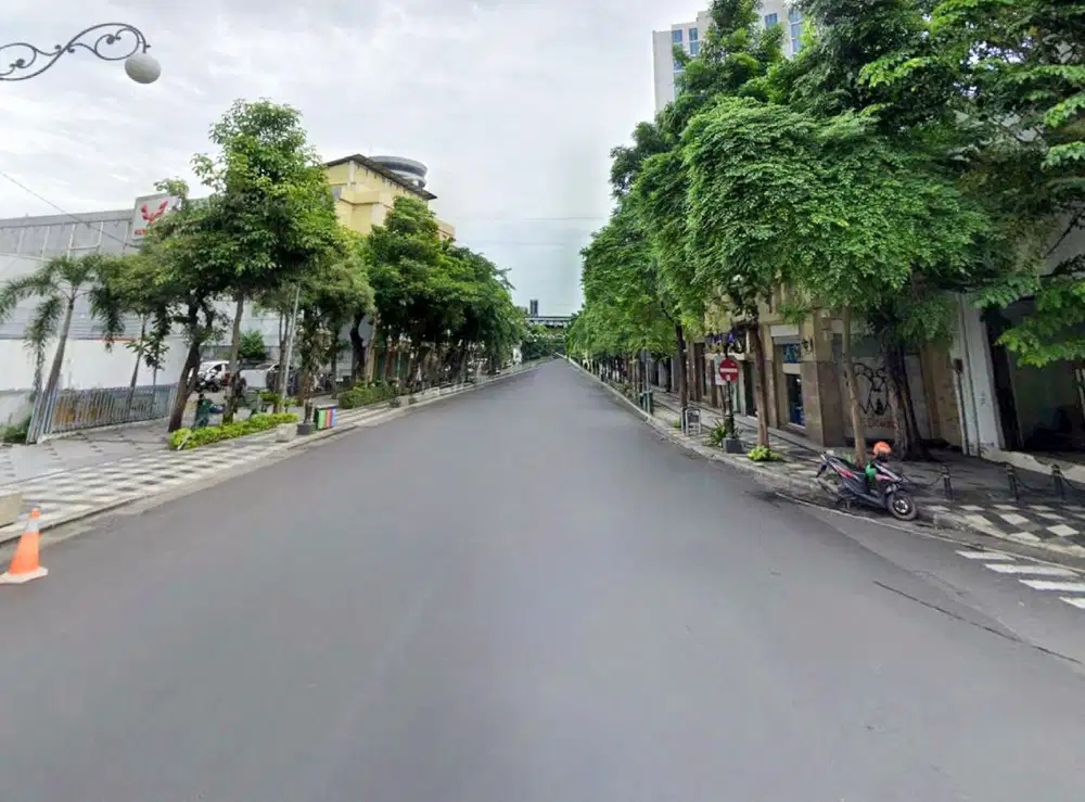 Bangunan Komersial 10 Lt Raya Tunjungan Pusat Kota Dekat Embong Malang