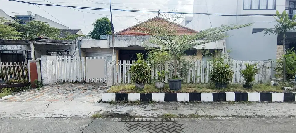 RUMAH LAMA GAYUNGSARI SELANGKAH KE JALAN RAYA GAYUNGSARI. DEKAT TOL