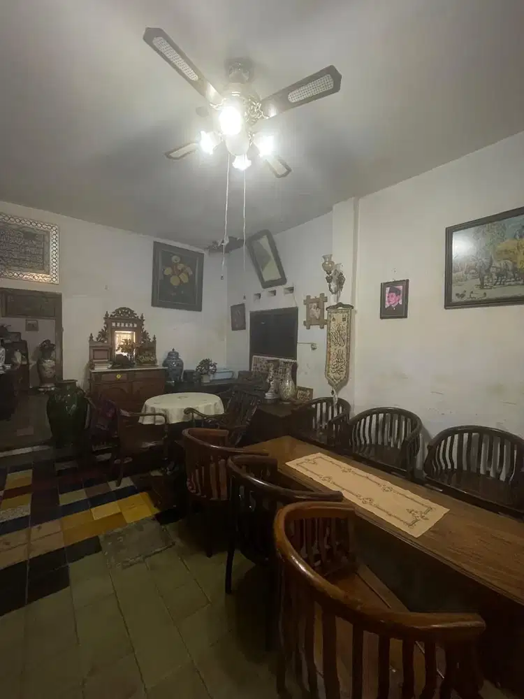 Dijual Rumah Hook Strategis di Kebon Sirih