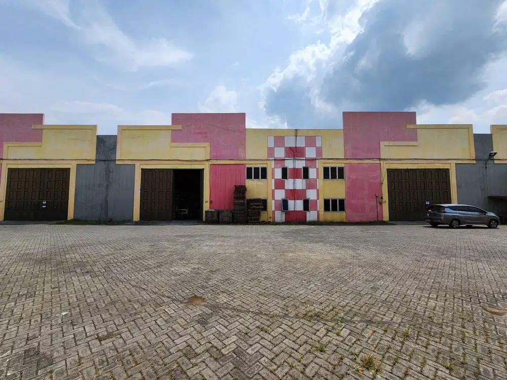 Gudang di KIM 2 ( Komplek Pergudangan Dexada )