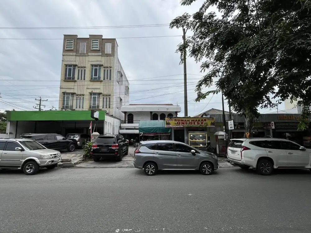 Villa di Jalan Gatot Subroto ( Dekat Rajawali / Sunggal )