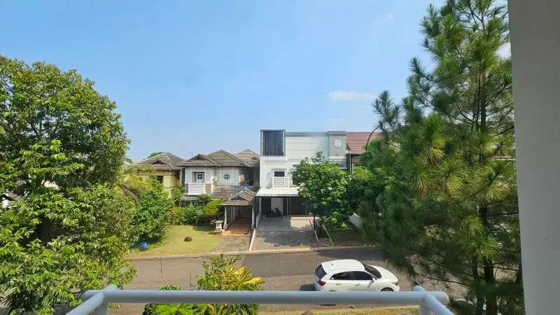 Disewakan murah rumah luas 2 lantai di kota wisata Cibubur