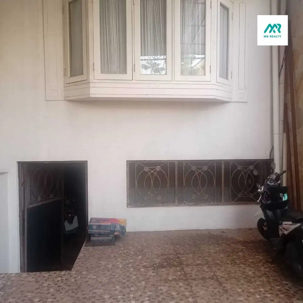 Jual rumah besar bintaro sektor 3 luas 400 meter 2 lantai SHM hook