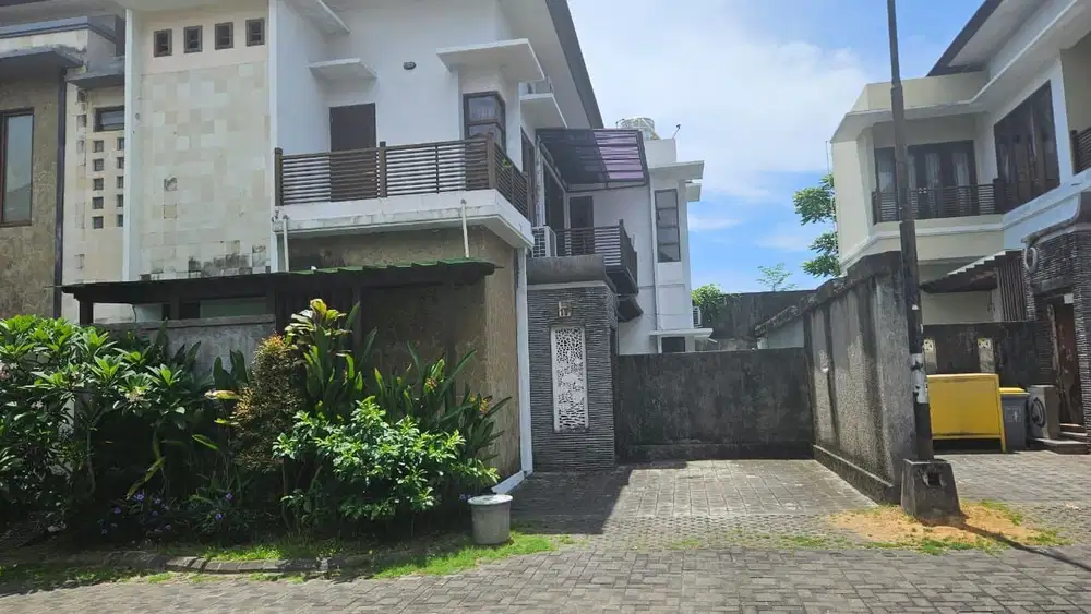 VILLA KEROBOKAN BADUNG BALI BU