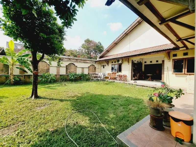 Rumah mewah lahan luas di kerten Laweyan solo