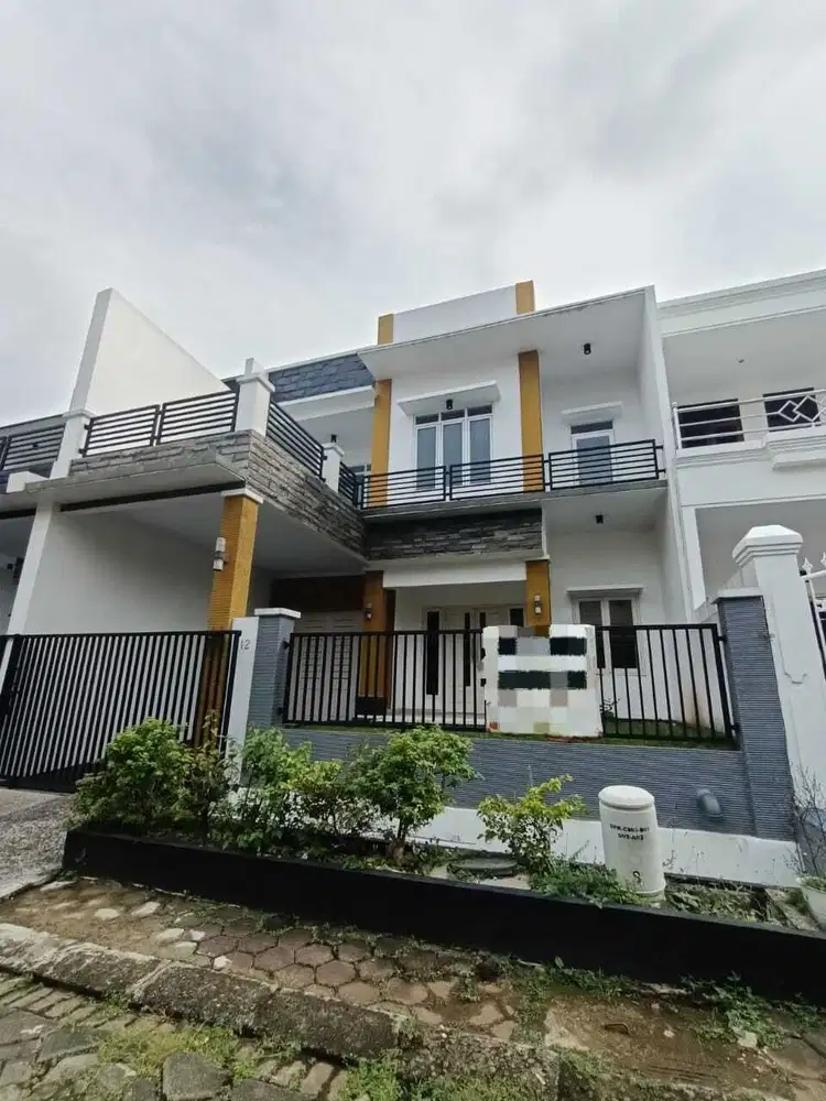Dijual Rumah SHM 2 Lantai Luas 250 m² di Raffles Hills Cibubur