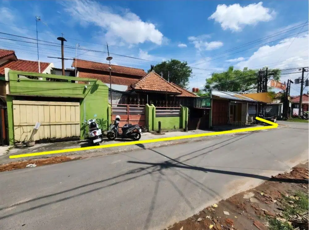 Rumah plus ruang usaha pinggir jalan utama karangasem