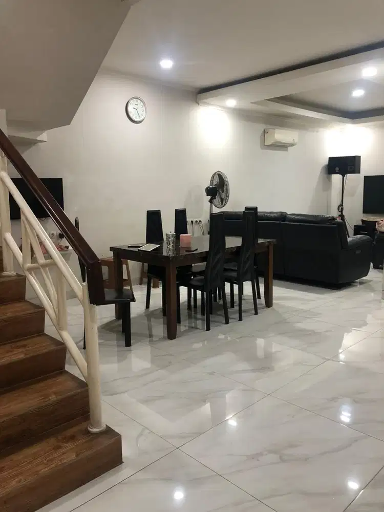 Rumah Dijual di Taman Palem Lestari, cantik, rapi dan sia huni