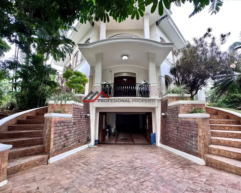 Rumah Lux Lokasi Premier Depan Taman Di Pondok Indah