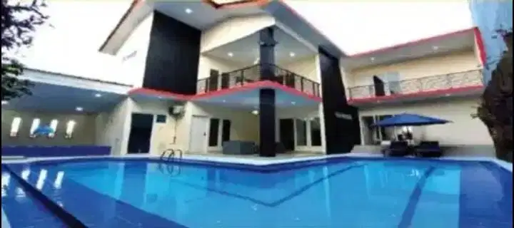 LUXURY HOME WITH SWIMMING POOL TB SIMATUPANG