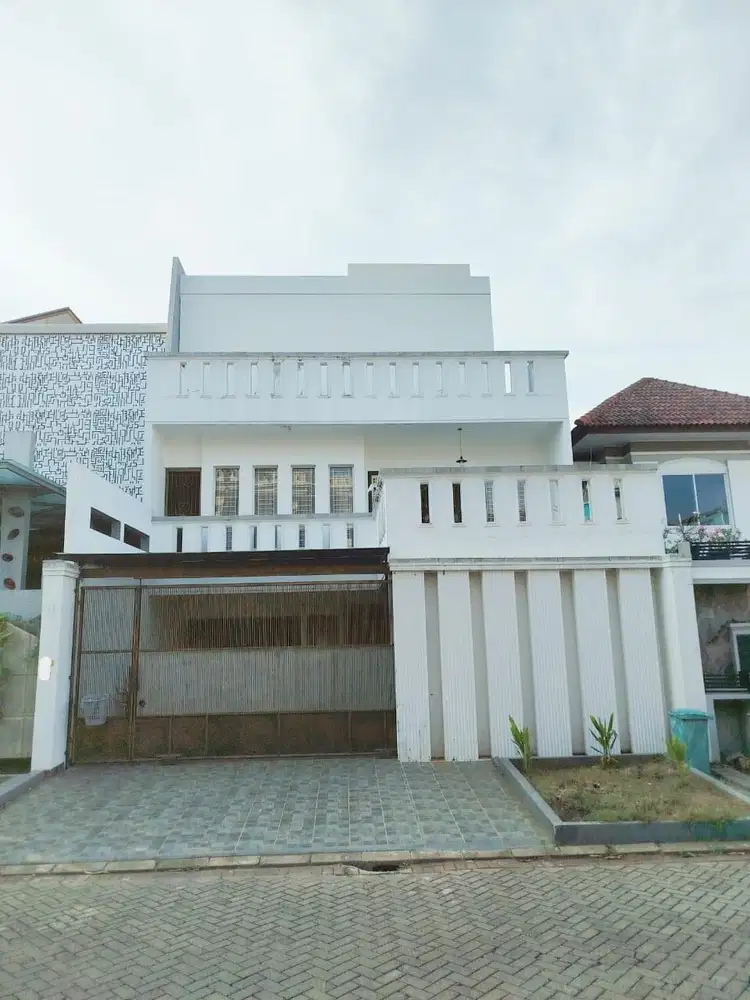 Dijual Rumah PIK 1 Walet Permai 3 Lantai Tersedia Gudang Besar