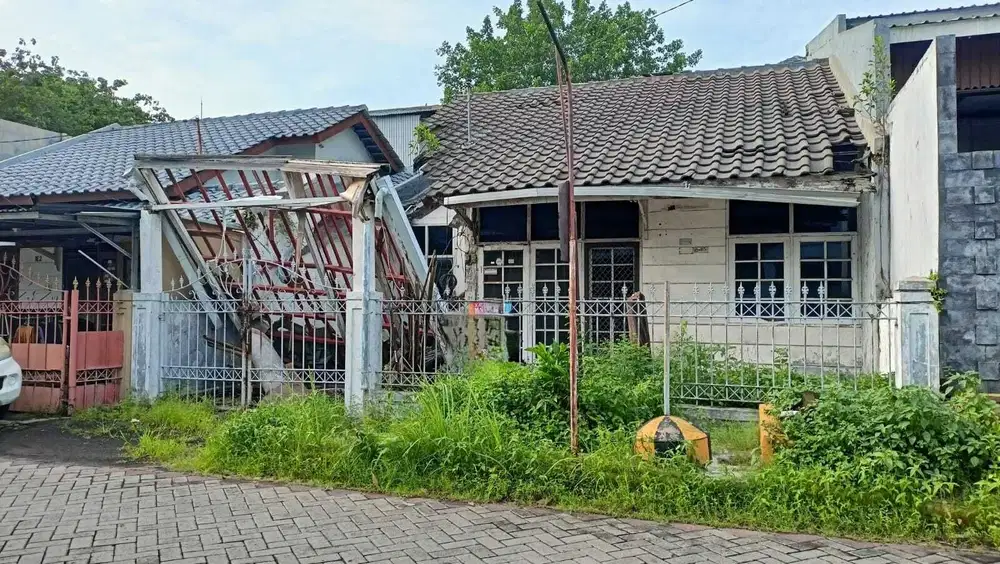 RUMAH HITUNG TANAH RUNGKUT MAPAN. ROW JALAN 3 MOBIL. DEKAT SUPERINDO