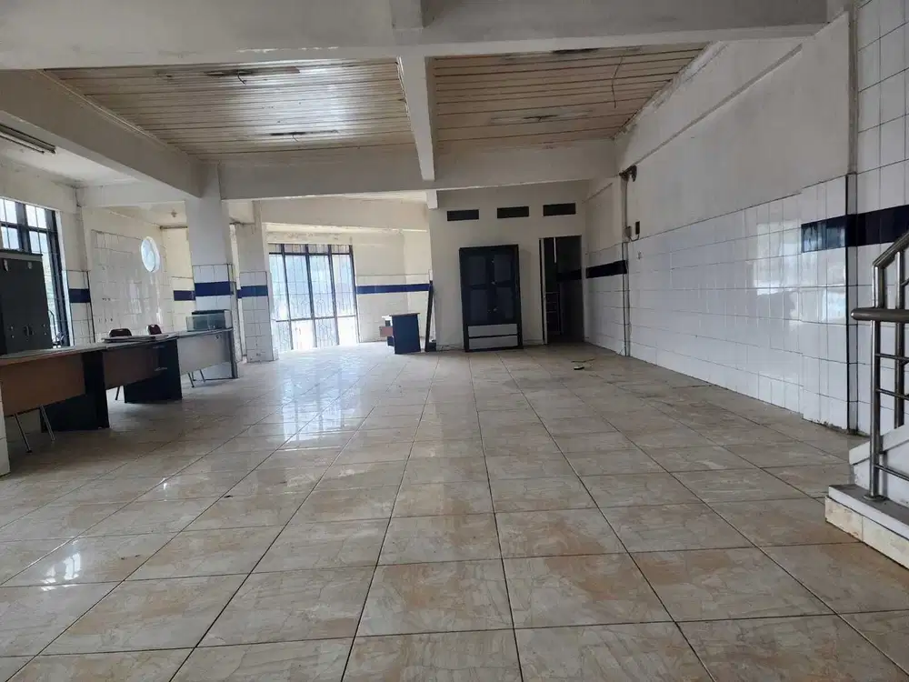 Ruko Hoek Mainroad Tengah Kota di Ciateul Bandung