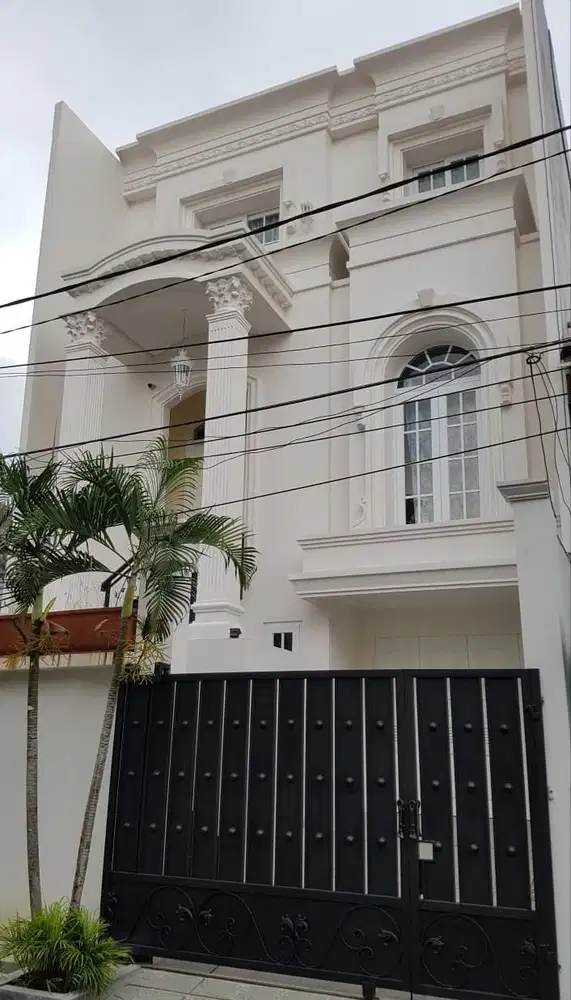 Dijual Rumah 3 Lantai di Pondok Indah Jakarta Selatan