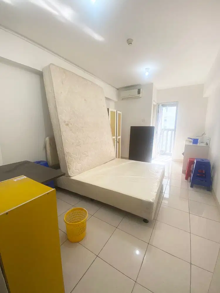 Apartemen Green Bay tipe studio semi furnsihed view kolam siap huni