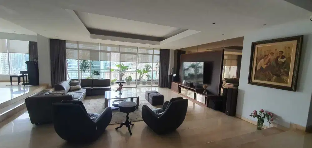 For rent Sailendra Apartment corner unit nice Furnished, best price