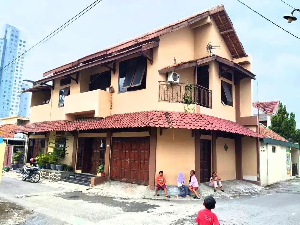 Rumah Strategis dekat Hotel ALILA  Tengah kota Jajar Laweyan Solo