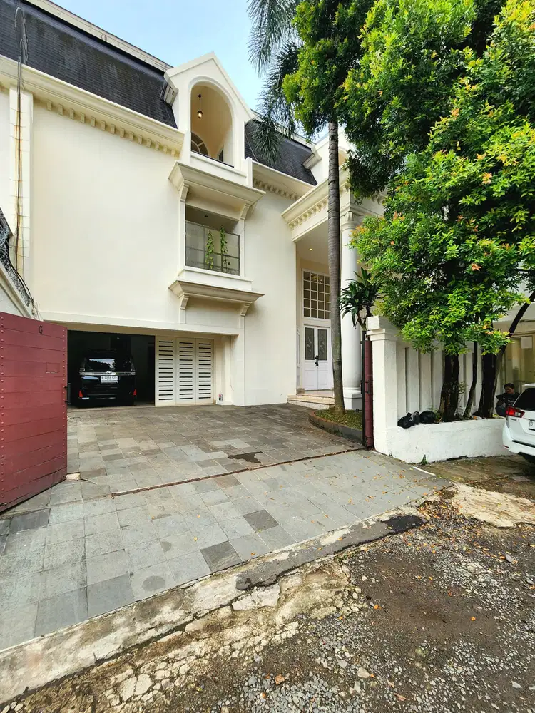 DIJUAL RUMAH MEWAH TERAWAT SIAP HUNI  PRIVATE POOL DI AMPERA CILANDAK