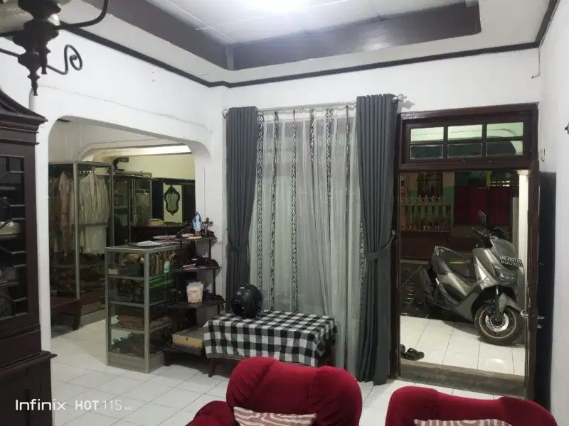 Rumah Bagus plus Ruang usaha Strategis Kawasan Bisnis Pasar Kliwon Solo