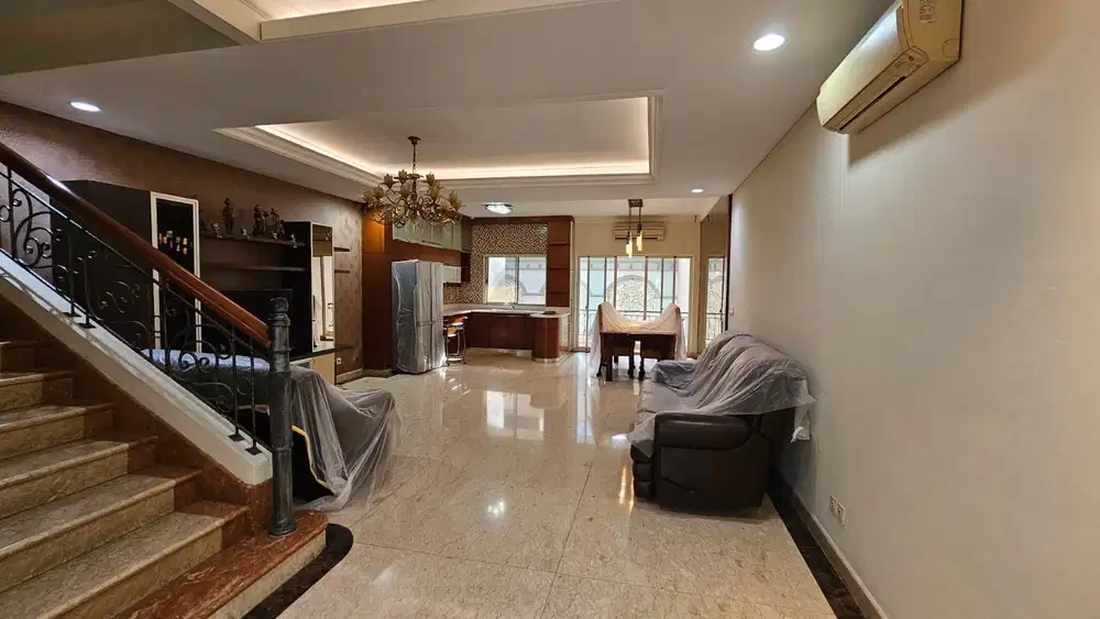 Rumah pik1 fully furnished dengan kolam renang pribadi