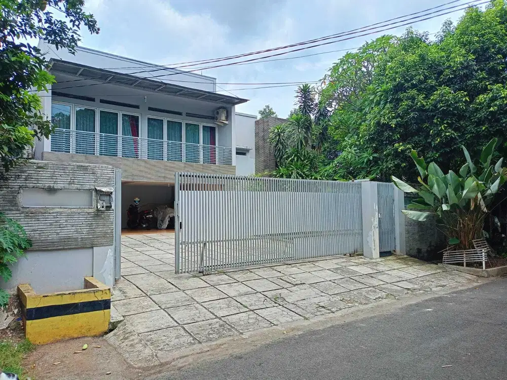 Rumah Bagus Siap Huni Akses 2 Mobil Lokasi Strategis  di Cipinang