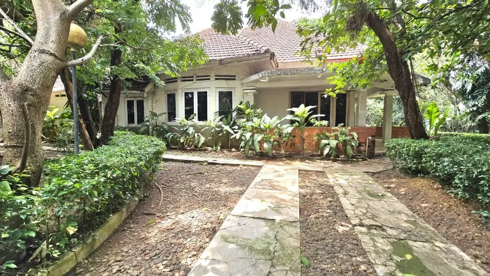 Rumah hoek menteng dekat mesjid sunda kelapa hitung tanah harga murah