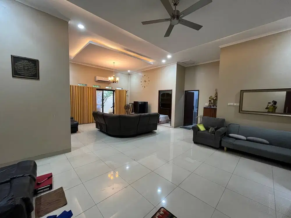 Rumah Hook Ada Tanah Dibelakang Sirkulasi Udara Bagus Di Jatiwaringin