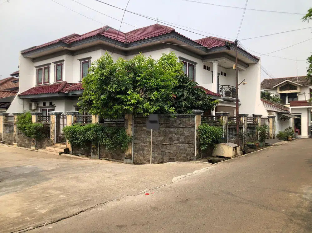 Rumah Hook Asri dan Luas di Jatibening