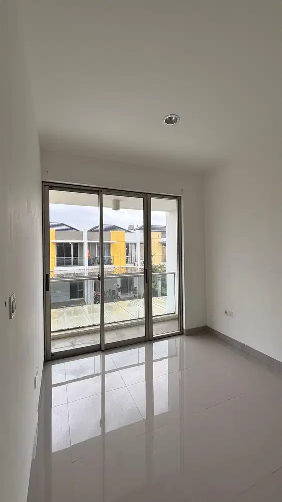 DIJUAL RUMAH 2+1 BR DI PANTAI INDAH KAPUK (PIK)