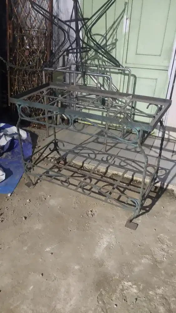 MEJA BESI UKURAN 77x101x46