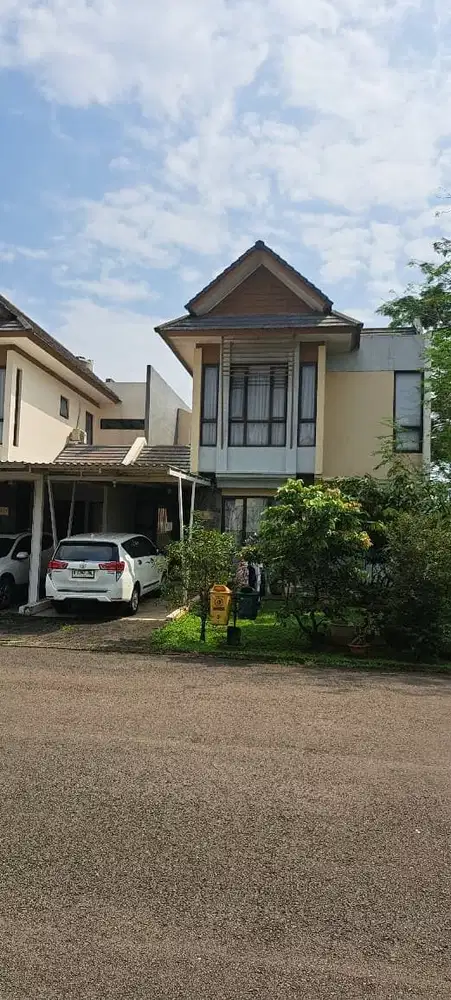 Rumah Cluster Sudah Renovasi. Row jalan lebar. 2 lantai. Bebas Banjir