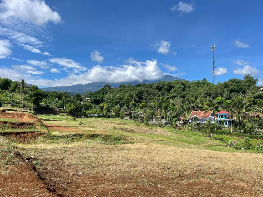 Tanah di cisarua puncak 305m2 posisi hook