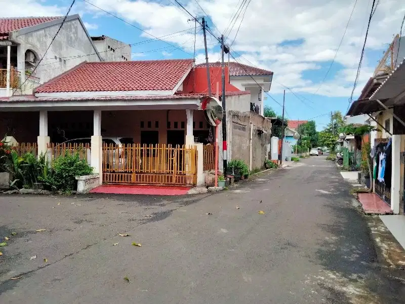 Rumah Hook hadap selatan Luas. 145 di Pulogebang Jak-tim