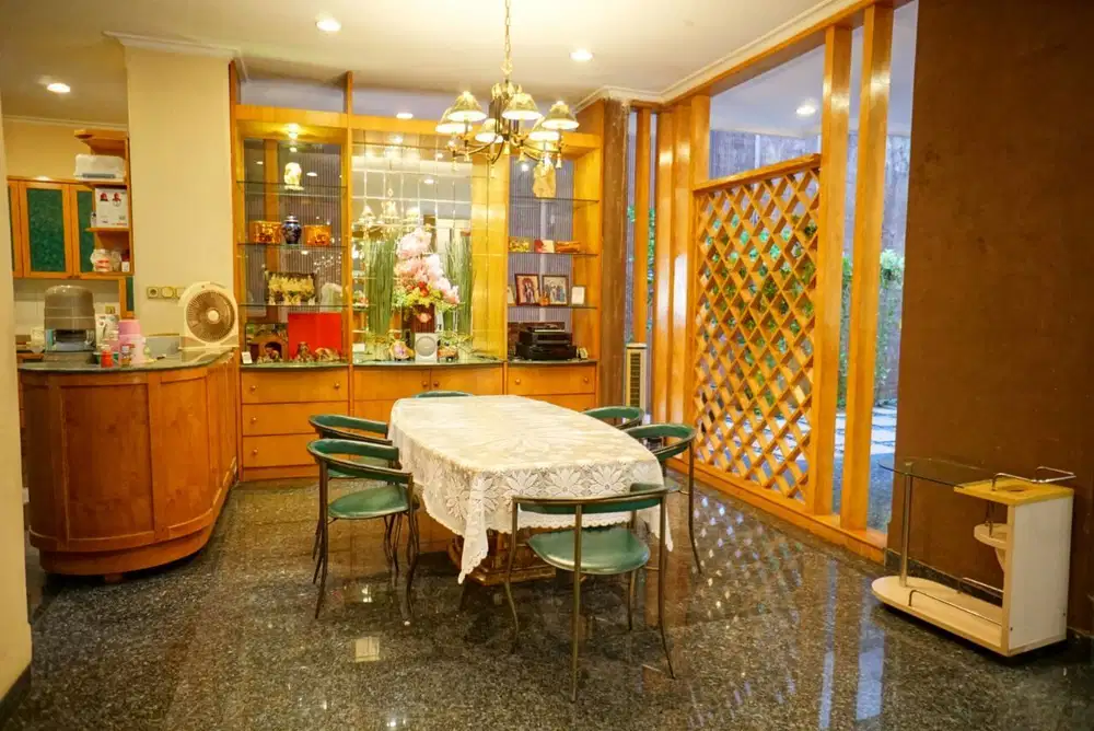 Dijual Rumah Mewah Semi Furnish di Pantai Mutiara Jakarta Utara