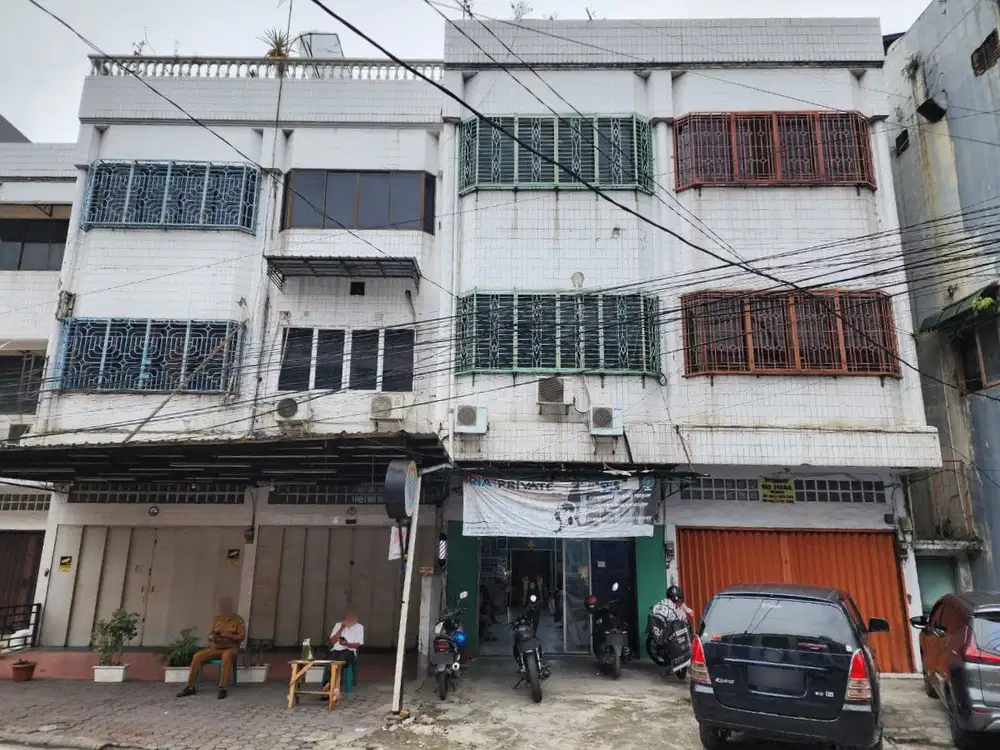 Ruko di Jalan S Parman ( Dekat Maulana Lubis )